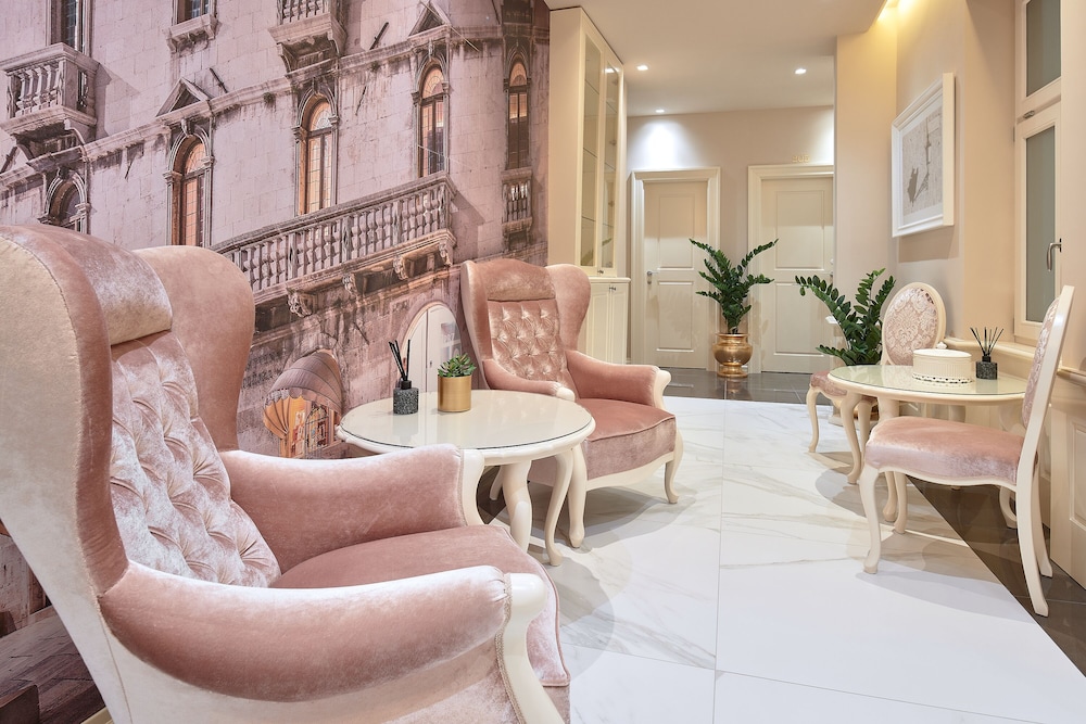 Piazza Heritage Hotel 44/76