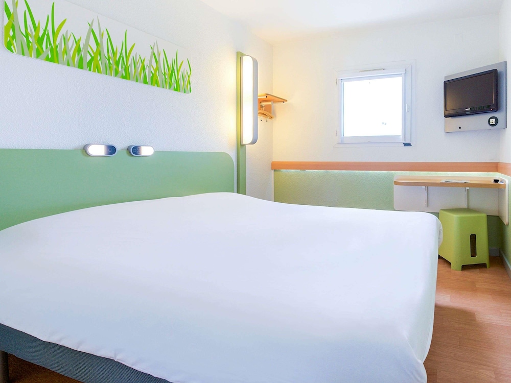 Ibis Budget Pau Est 24/71