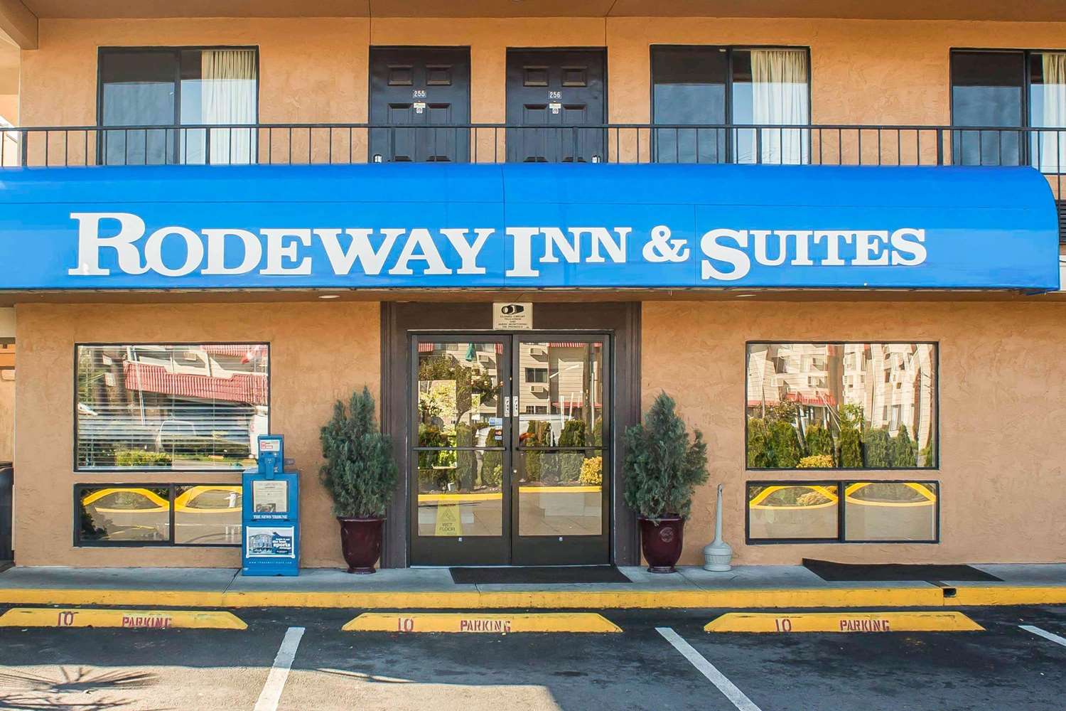Rodeway Inn & Suites 1/16