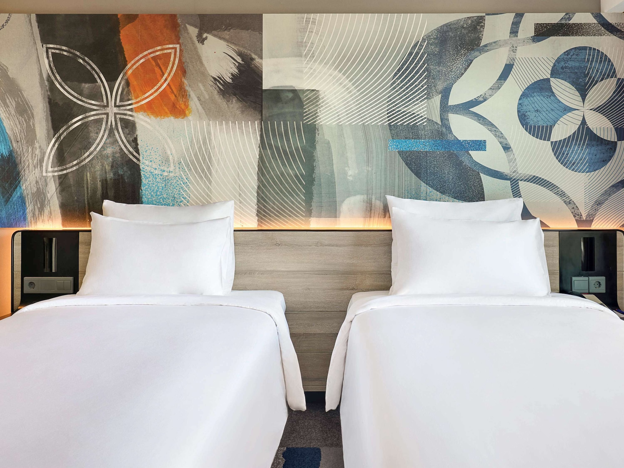 SUPERIOR, STUDIO, TWIN BEDS