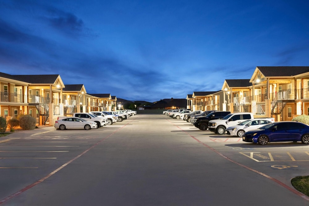 Eagle's Den Suites Andrews a Travelodge by Wyndham 43/55