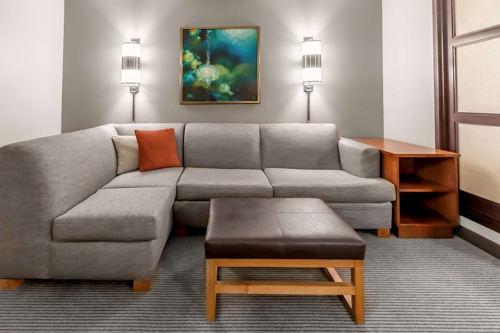 Hyatt Place Charlotte Airport / Billy Graham Parkway 36/65