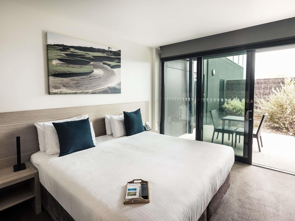Mercure Portsea 17/67