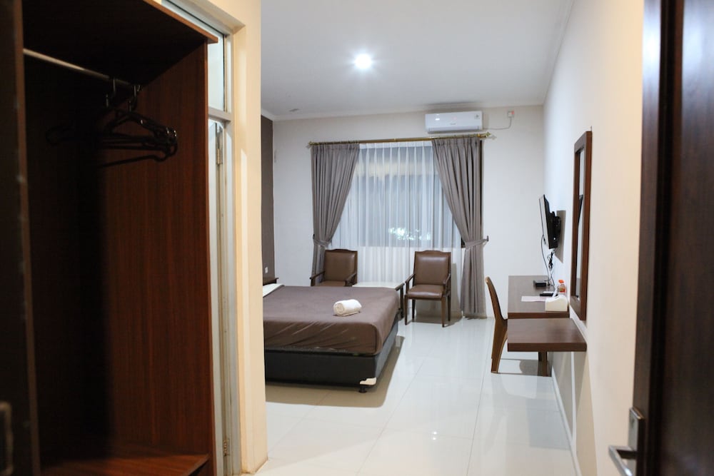 Rahayu Hotel Cirebon 35/60