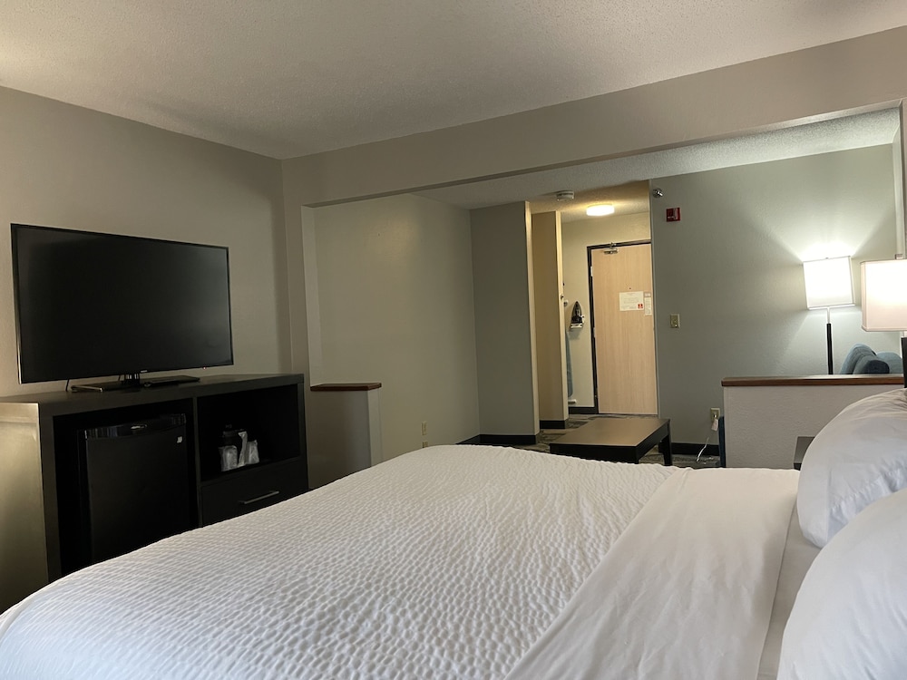 Clarion Pointe Fairborn near Wright Patterson AFB 6/25