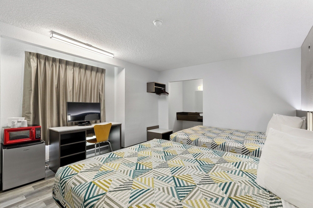Motel6 San Diego, CA - North 37/61