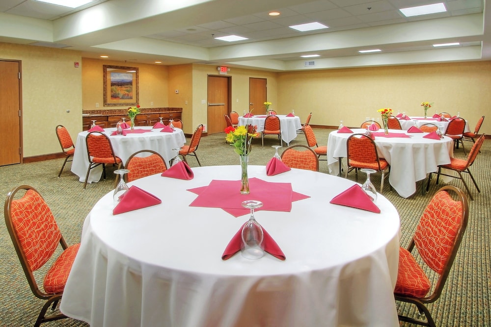 Holiday Inn Express Hotel Suites Las Vegas 44/57