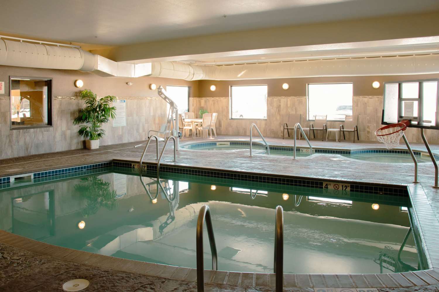 Comfort Inn & Suites Grand Forks near Alerus Center 16/27