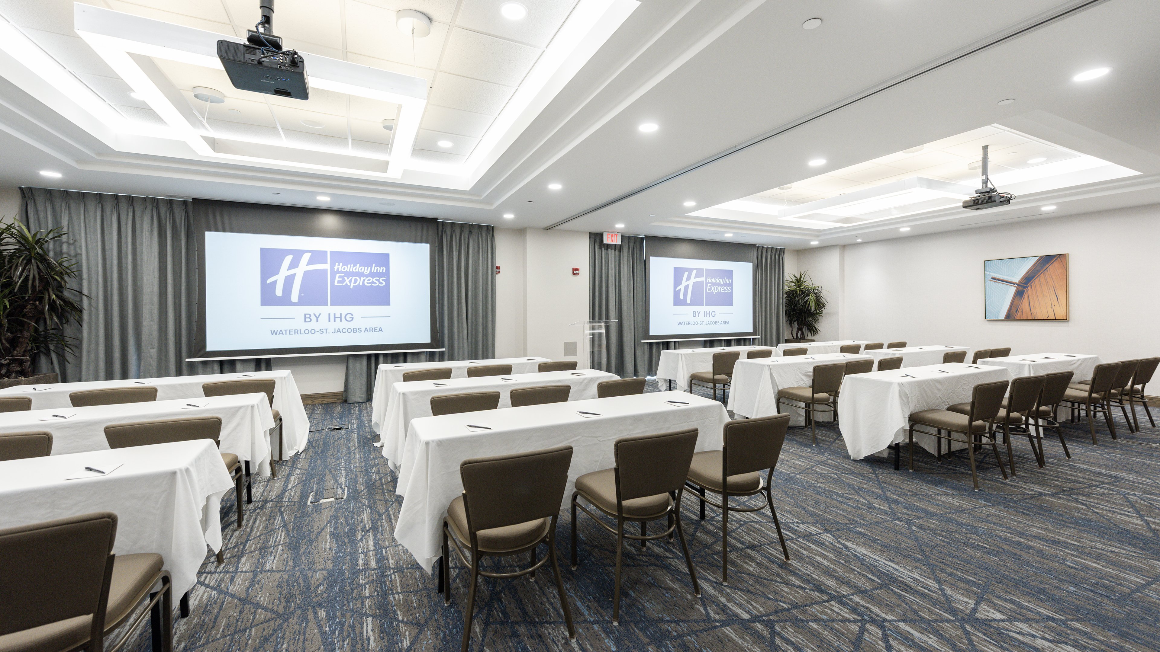 Holiday Inn Express Hotel Suites Waterloo St Jacobs 66/78