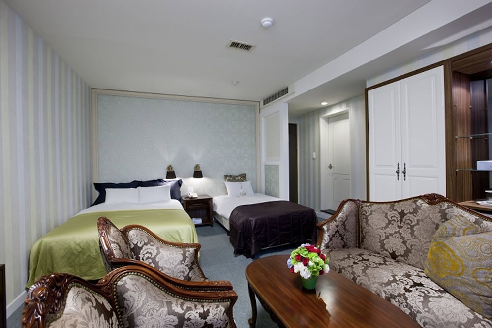 Central Tourist Hotel 32/41