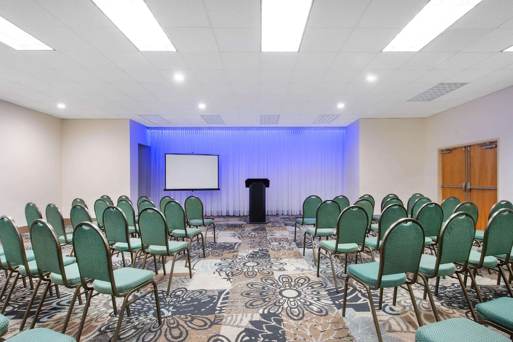 La Quinta Inn By Wyndham Clearwater Central 45/52