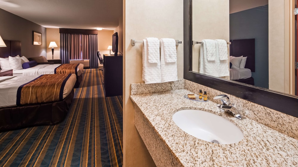 Best Western Plus Berkshire Hills Inn & Suites 20/41