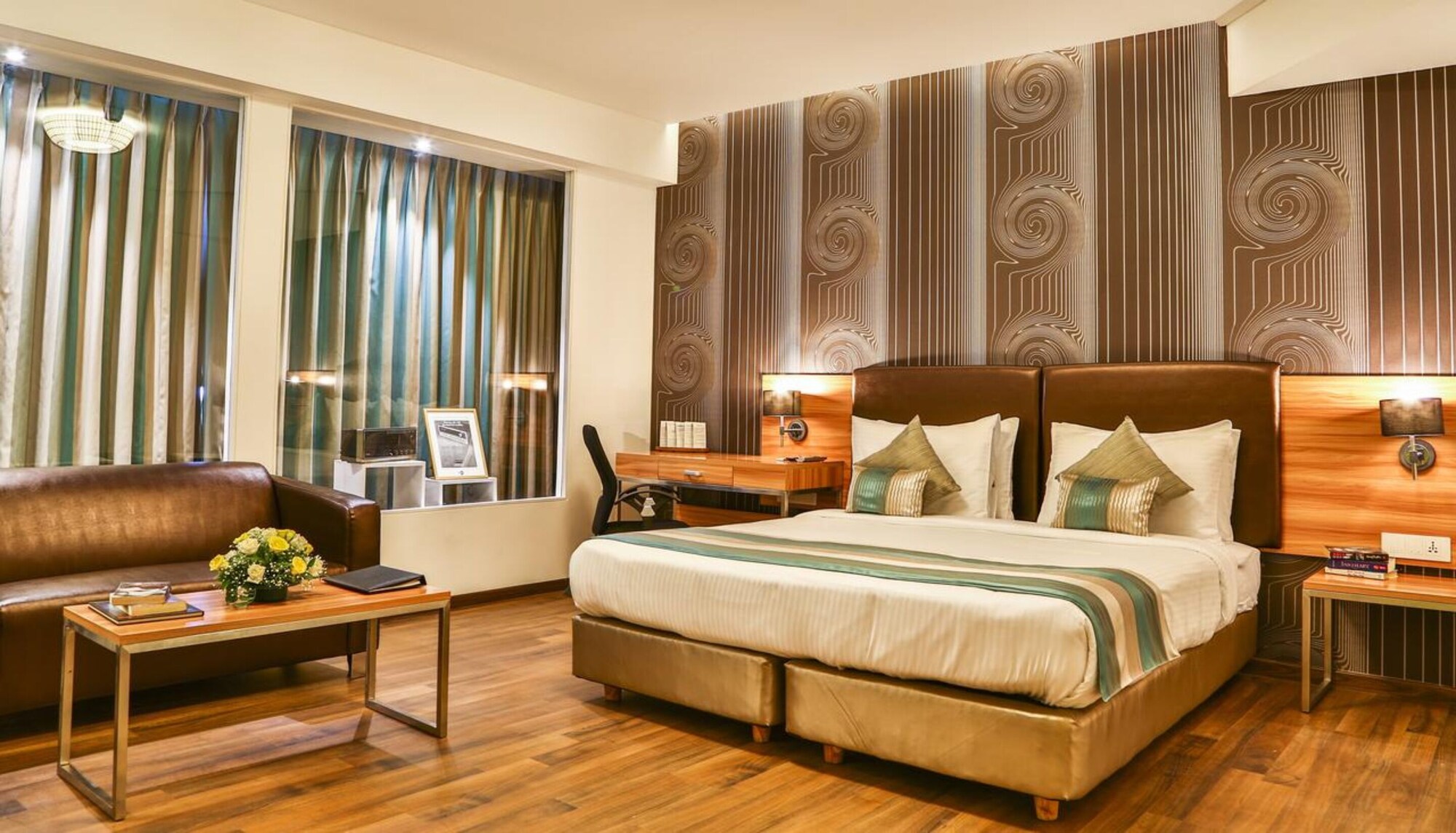 DELUXE, DOUBLE OR TWIN BED