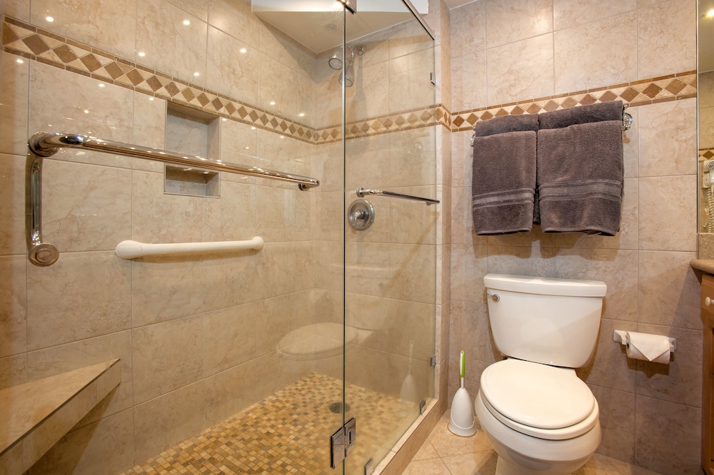 1 BEDROOM, SUITE, OCEAN FRONT