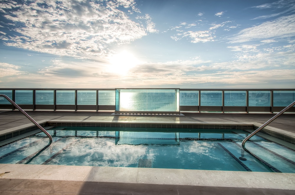 Churchill Suites Monte Carlo Miami Beach 39/76