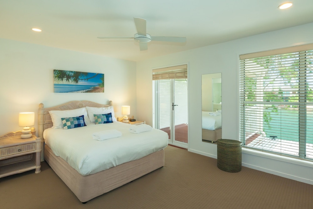 NOOSA ENTRANCE WATERFRONT RESORT 19/80