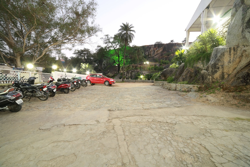 HOTEL KARNAVATI 38/50