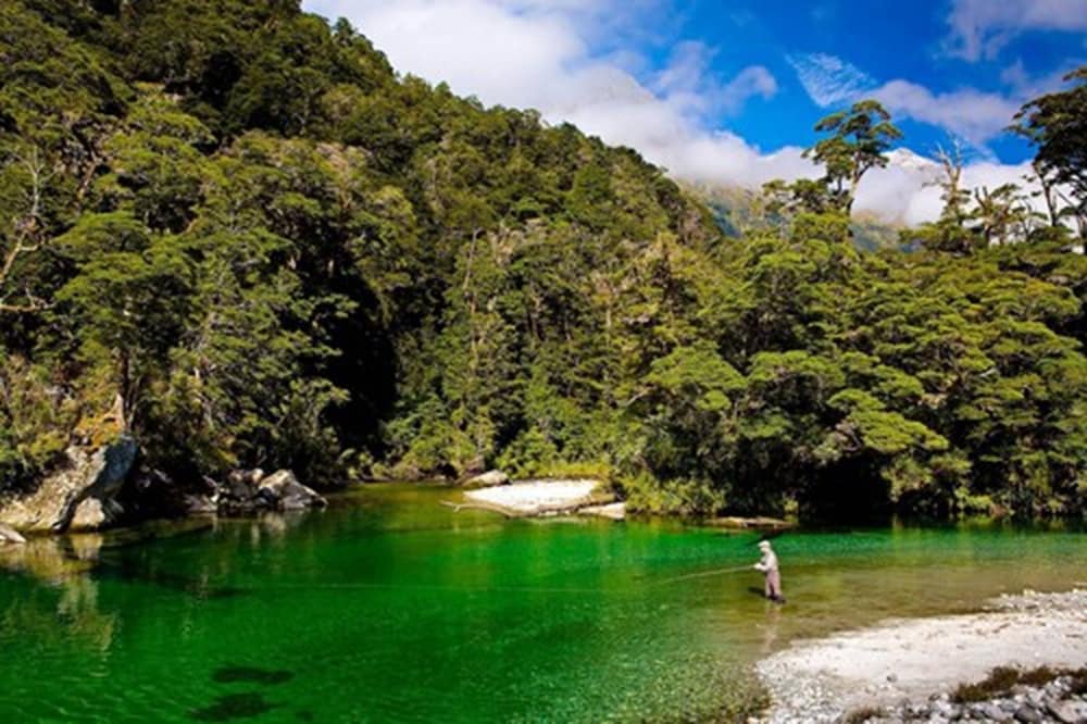 FIORDLAND LODGE 59/72