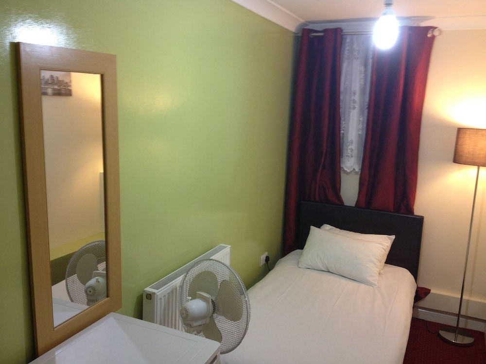 City View Hotel Roman Road Market 8/23