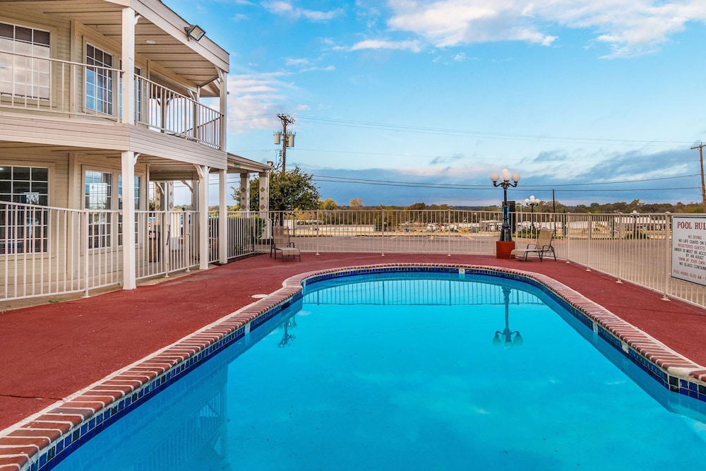 Motel6 Waxahachie, TX 36/39