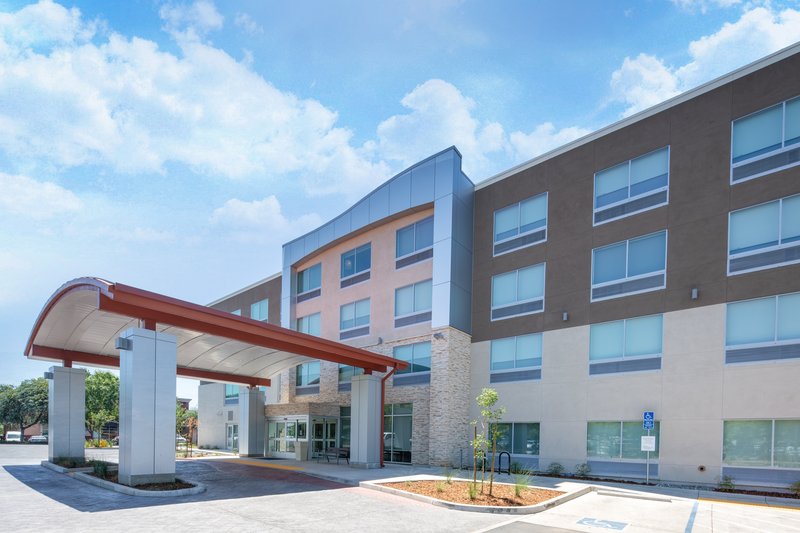 Holiday Inn Express and Suites Chico an IHG Hotel 60/66