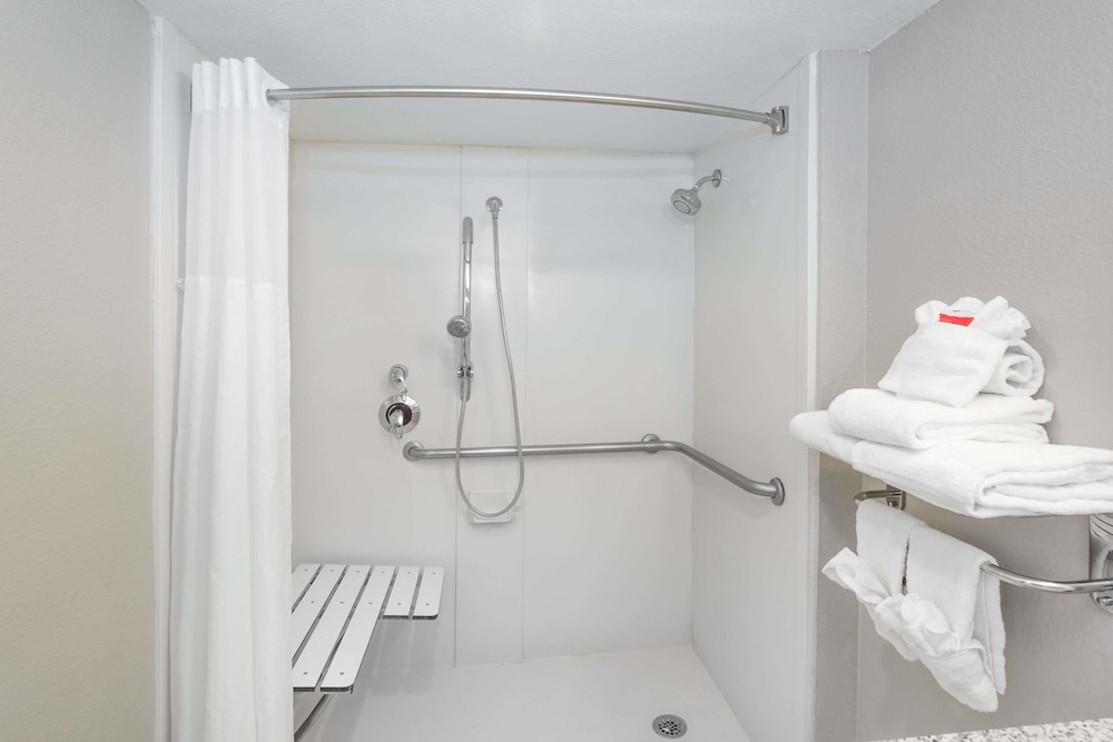 Casa Bella Inn & Suites 21/55