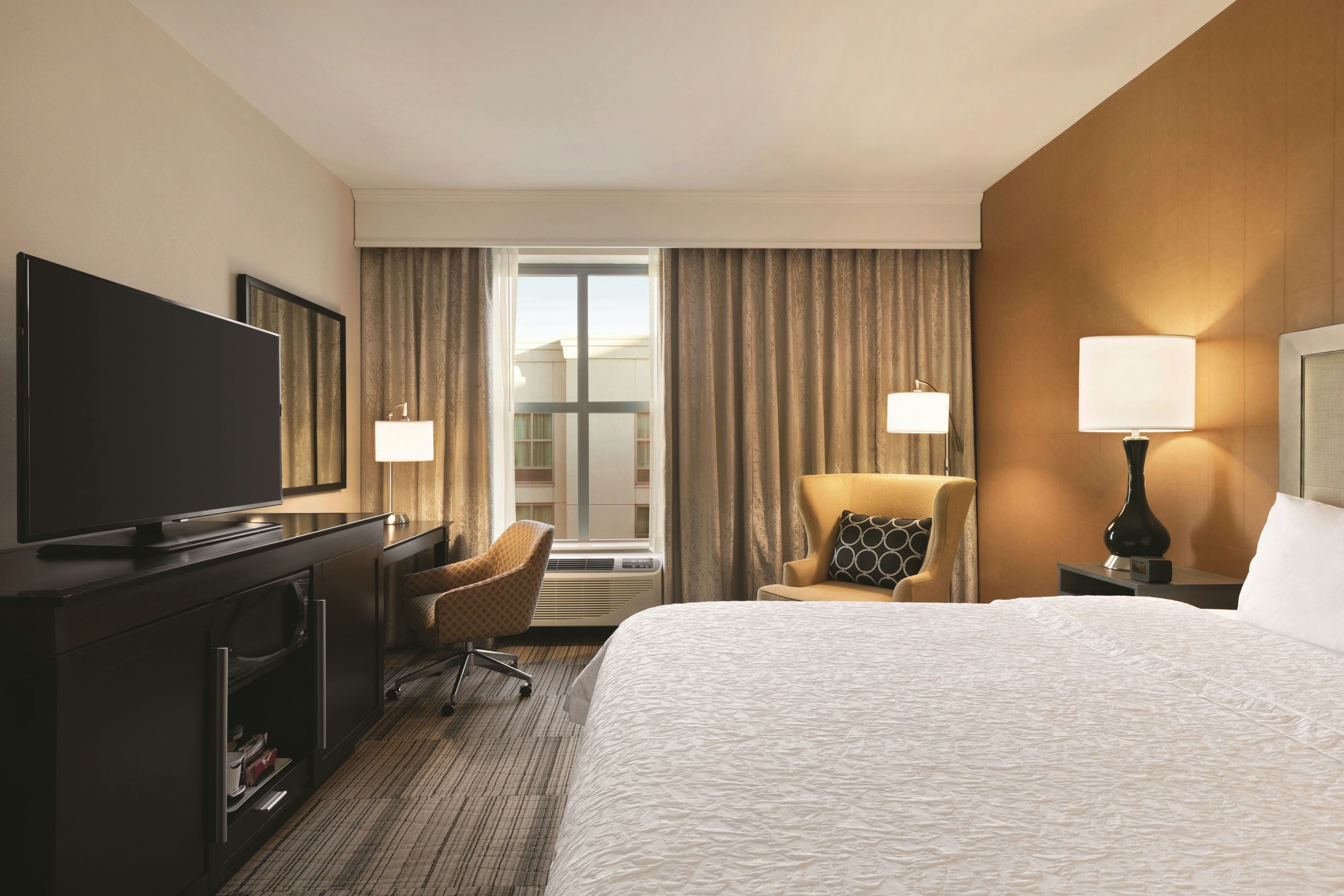 ROOM, KING BED