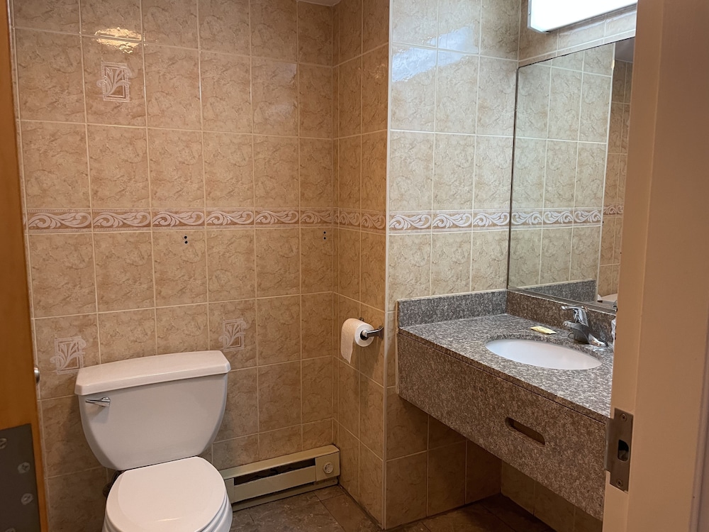 Sea Palace Inn 65/70