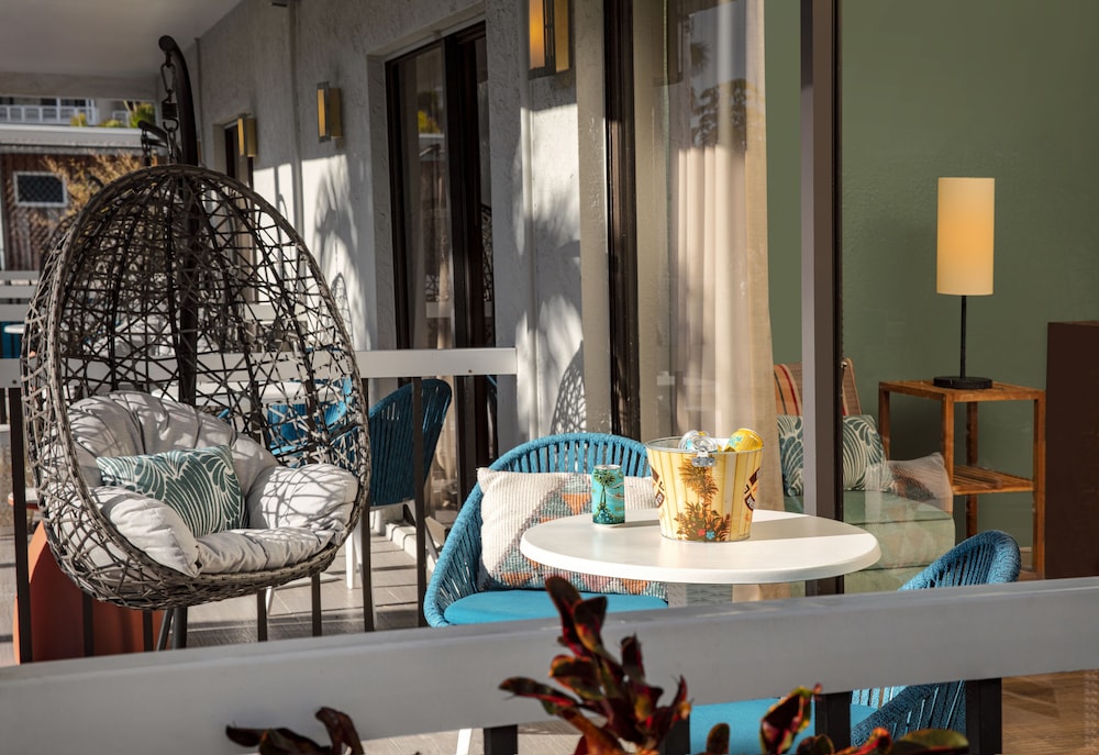 The Beachcomber St. Pete Beach, Outset Collection by Hilton 28/40