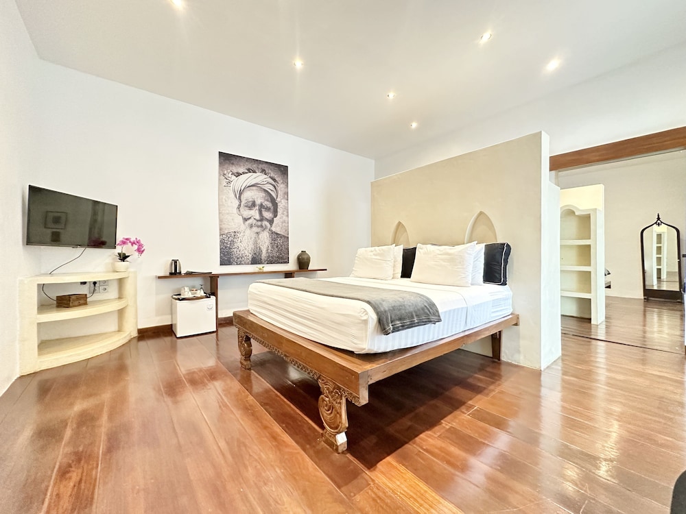 GRAND, DELUXE, TERRACE