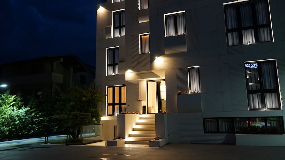 Arbnor Hotel 7/50