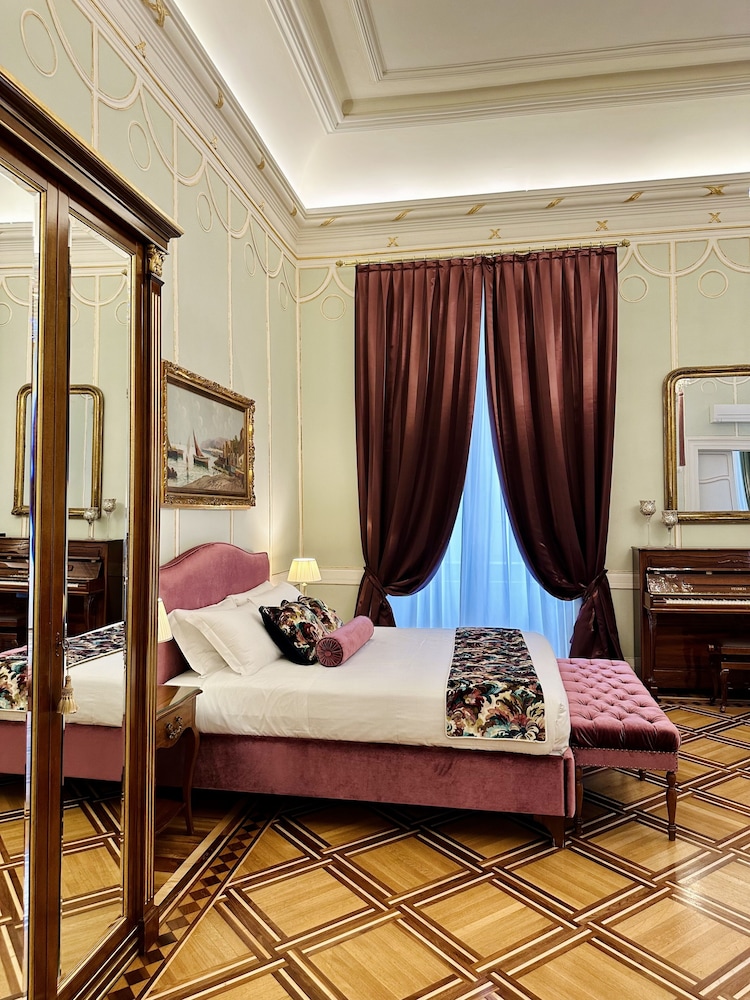 2 BEDROOMS, PRESIDENTIAL, SUITE, CITY VIEW, BALCONY