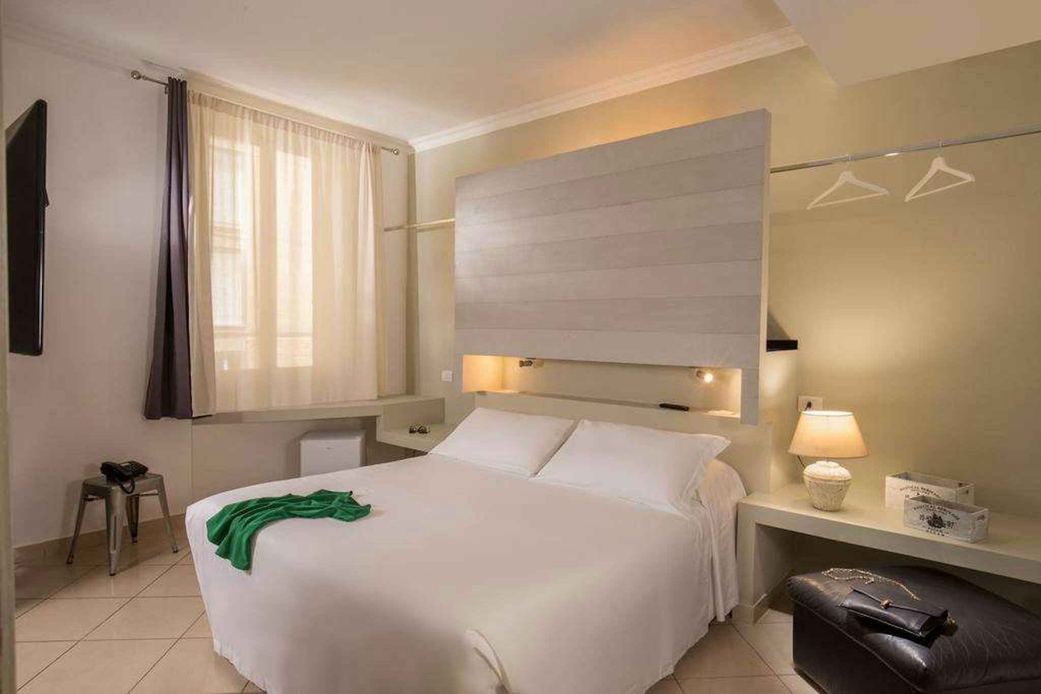 Crossroad Hotel 30/66