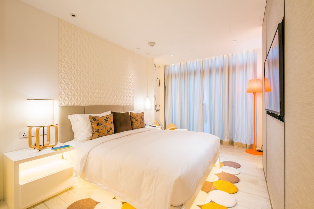 The Pier Hotel 11/69