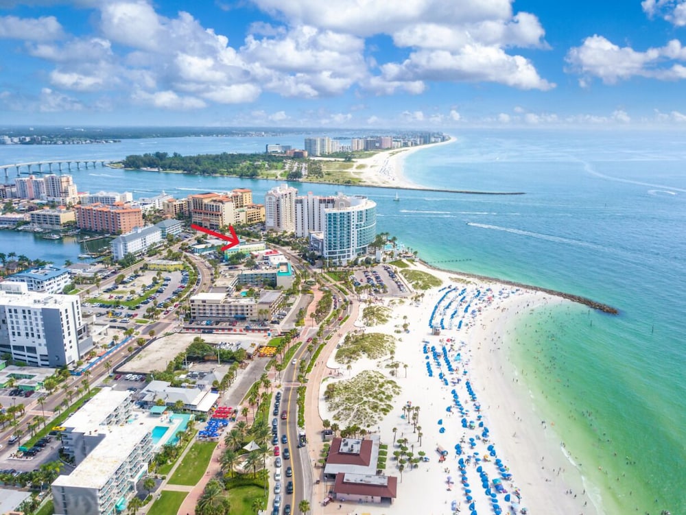 PELICAN POINTE SUITES 57/58