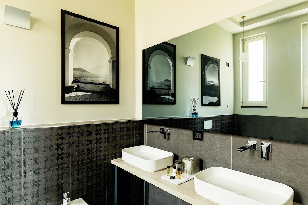 Amadomus Luxury Suites 42/46