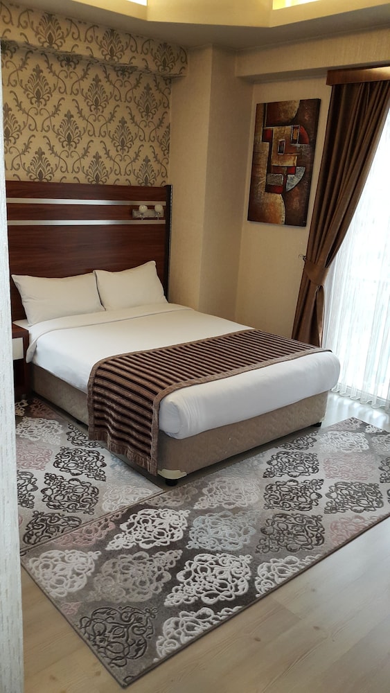Deluxe, Suite, 1 Single and 2 Double Beds