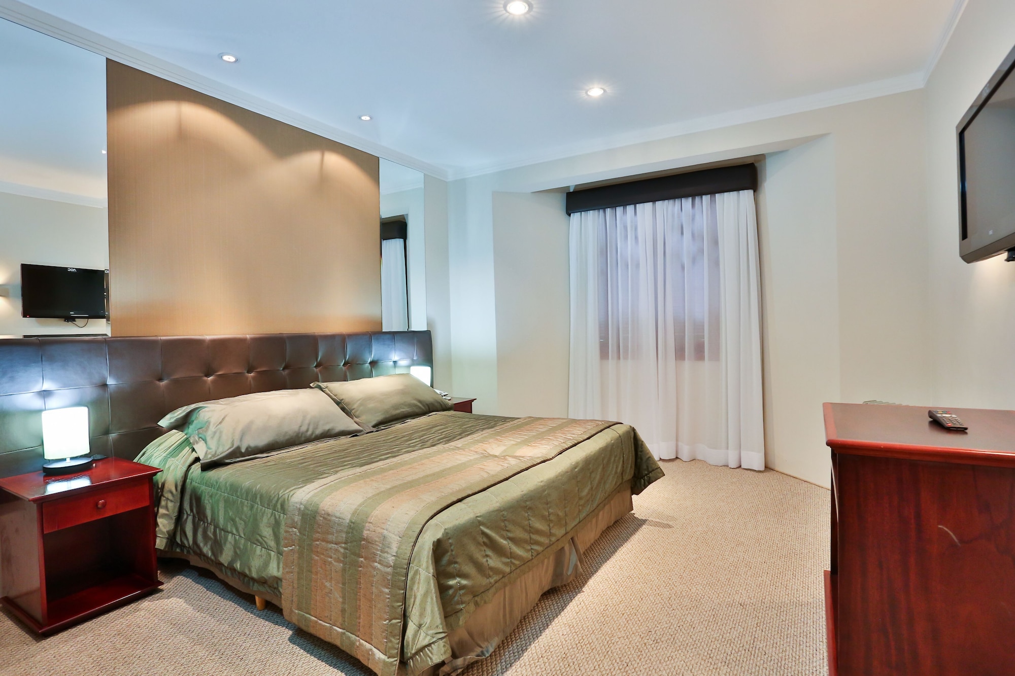 ROOM, QUADRUPLE, MOUNTAIN VIEW