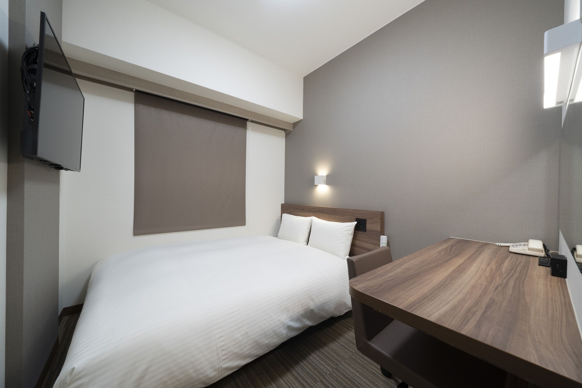 ROOM, DOUBLE BED