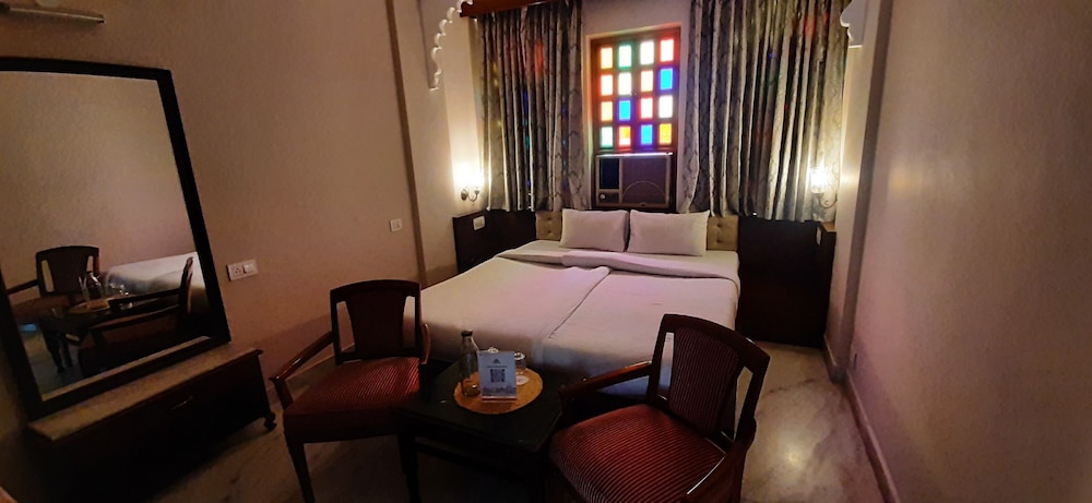 HOTEL RAJ PALACE 27/50
