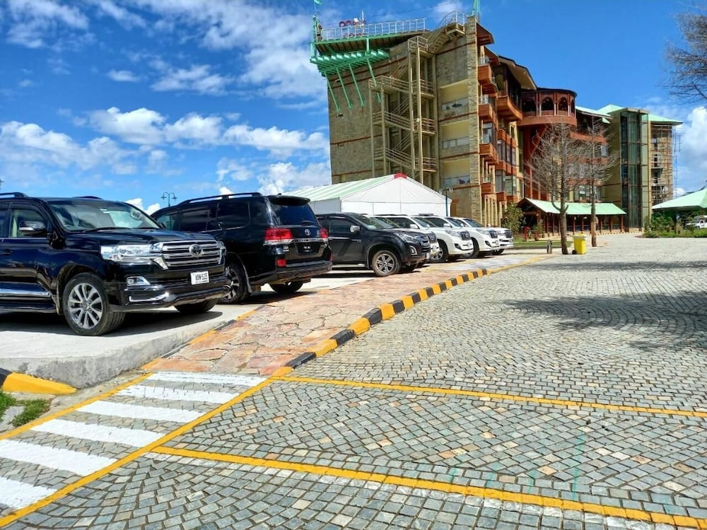 Pearl Continental Malam Jabba 40/50