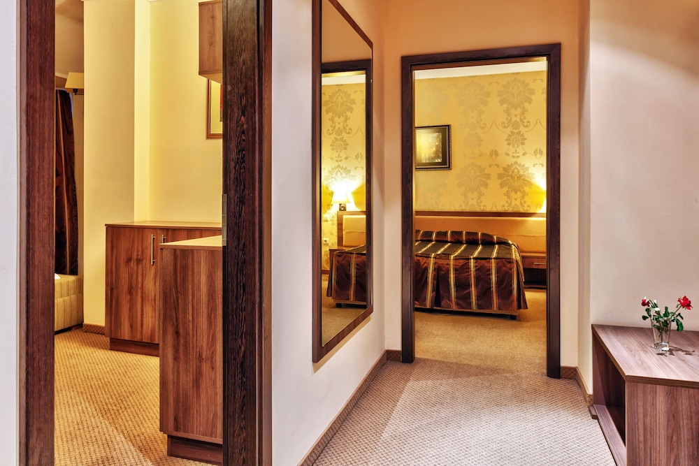 Hotel Forum 9/50