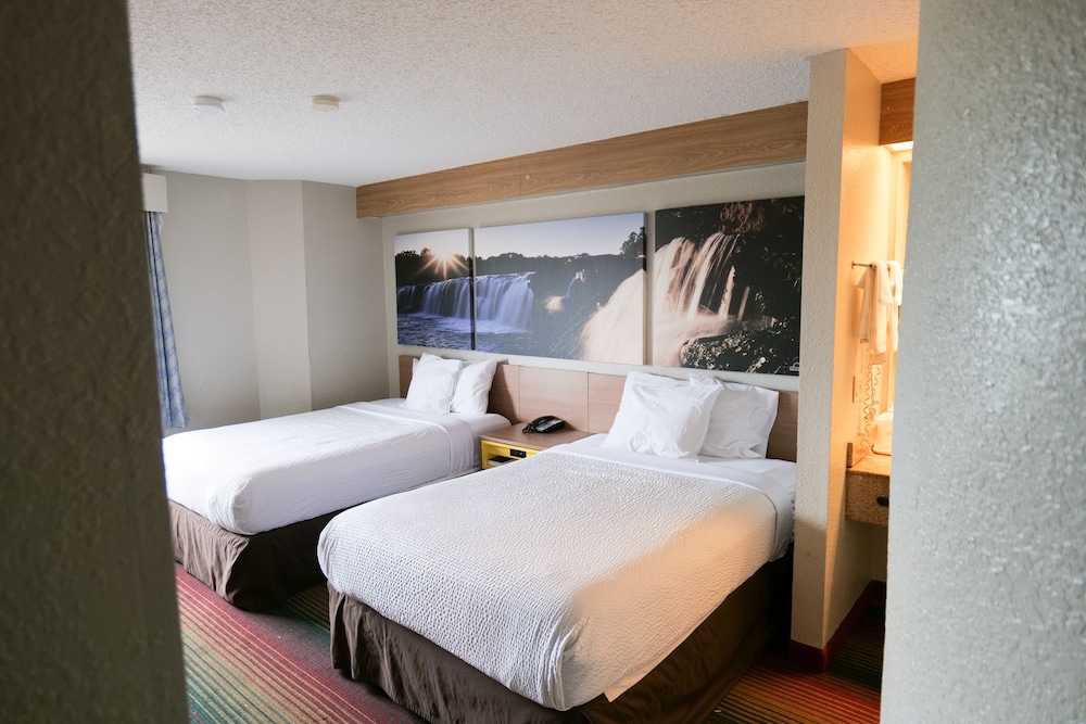 Days Inn By Wyndham Flint/Bishop International Airport 11/41