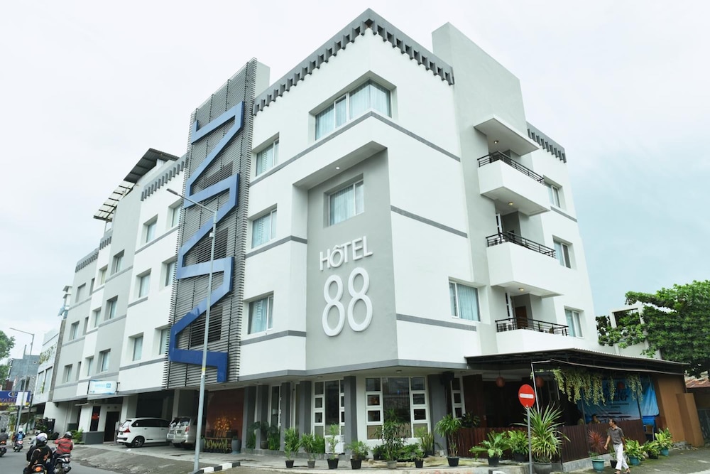 Hotel 88 Jember 3/50