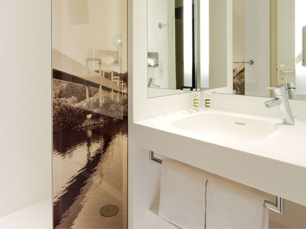 MERCURE CERGY PONTOISE CENTRE 69/70