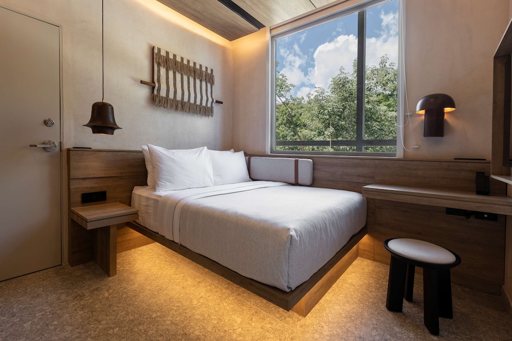 2 Bedrooms, Family Suite, 1 Queen and 1 Bunk Bed, 2 Queen Beds, Motto by Hilton Tulum 2/4