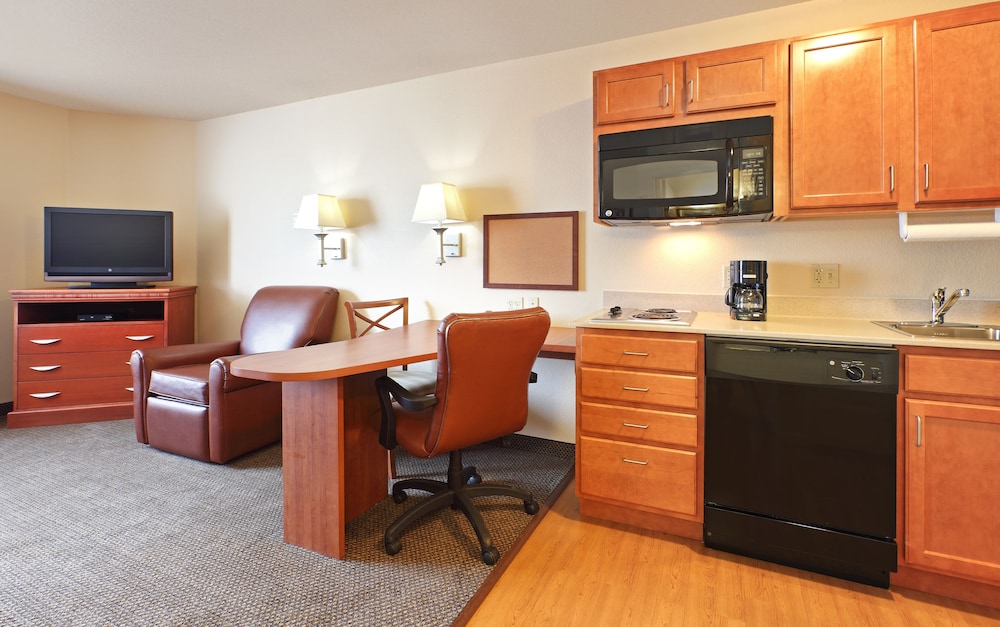 Candlewood Suites Fayetteville – University of Arkansas 52/63