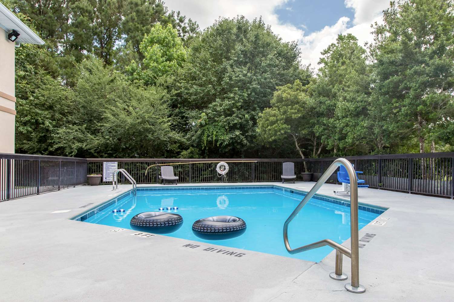 Quality Inn Near MCAS Cherry Point 25/26