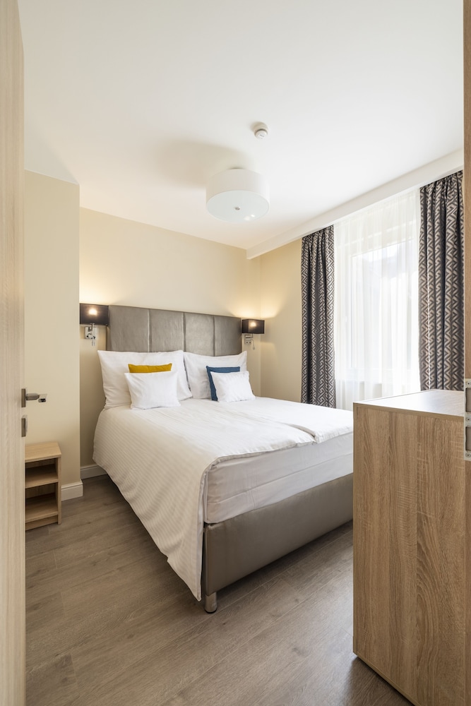 Silver Crown Hotel & Residence 17/50