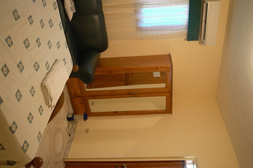 Pc Entreprises Guest House 32/50
